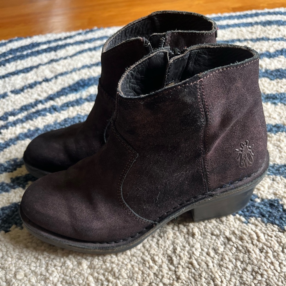 Fly London plum metallic zip-up ankle boots size 36 6 so cute and in GUC!